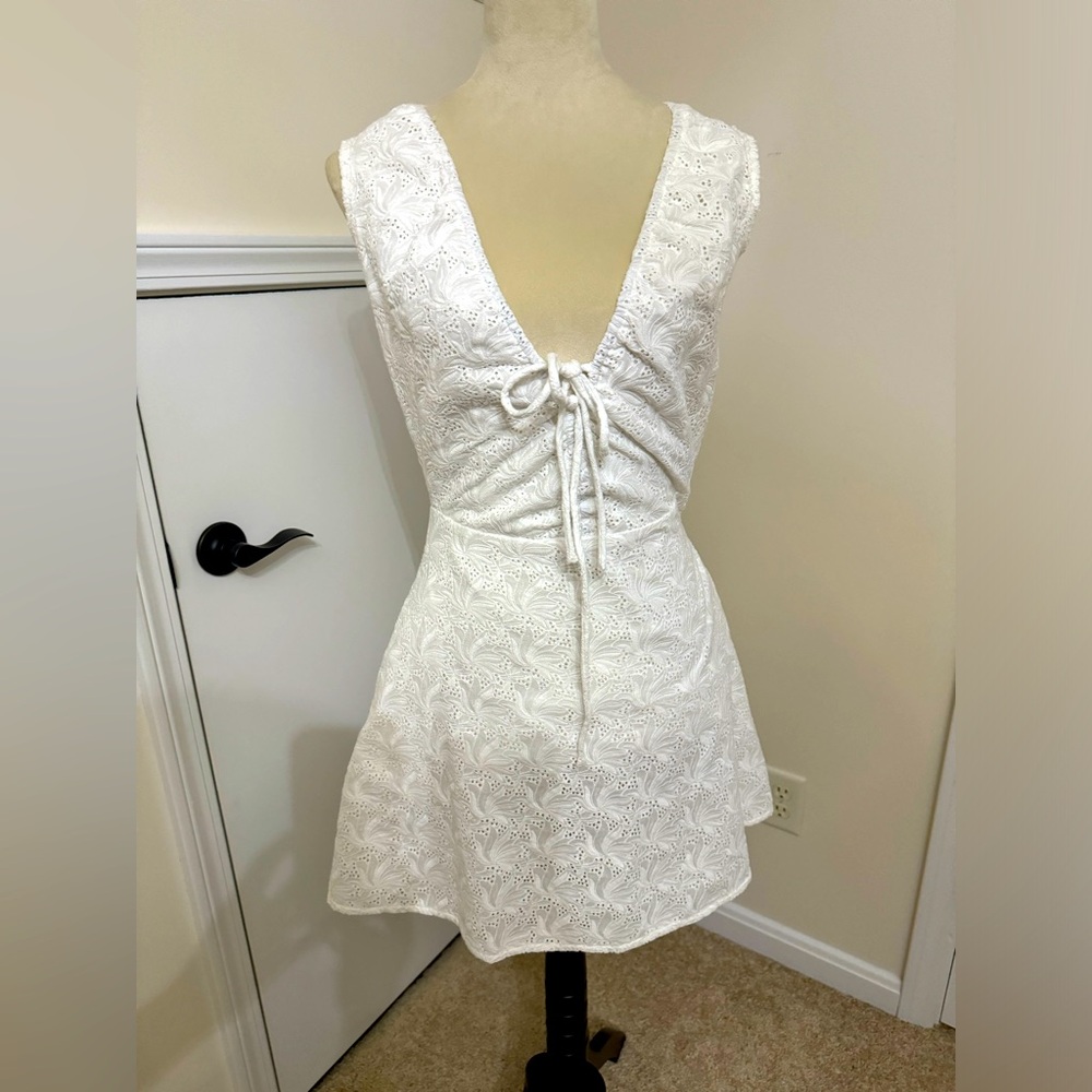 NEW Nicholas Women's Dress White Eyelet Sleeveless Size 2